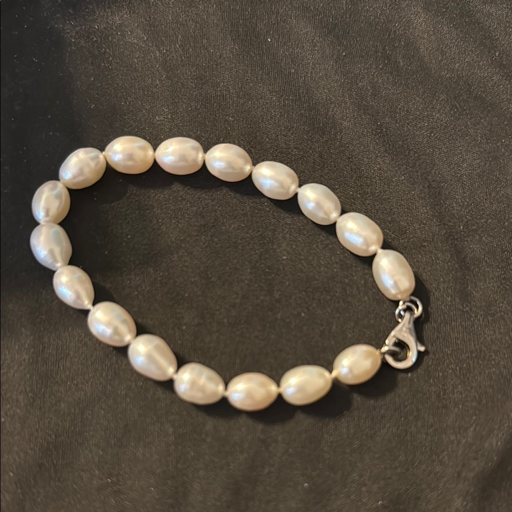 Faux Pearl Bracelet - Picture 3 of 3